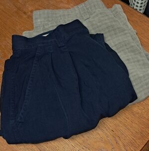 (2) Tommy Bahama Silk & Linen Men 34 4 Pocket Casual Shorts. Green/Dark Blue